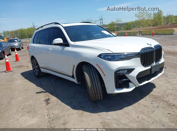5UXCW2C07N9J89010 2022 BMW X7 Белый Передняя правая четверть