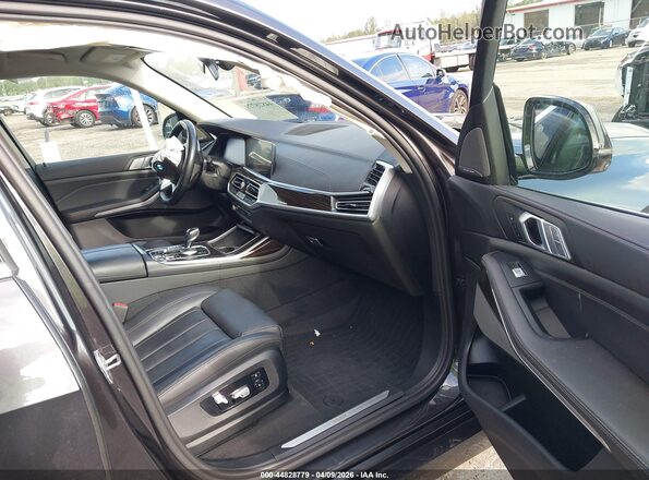 5UXCW2C09M9G16611 2021 BMW X7 Black Vista interior delantera