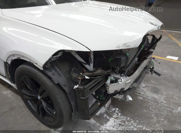 5UXCW2C09N9L77396 2022 BMW X7 White Widok z przodu