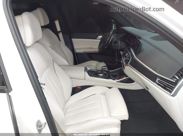5UXCW2C09N9L77396 2022 BMW X7 White Widok wnętrza z przodu