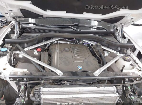 5UXCW2C09N9L77396 2022 BMW X7 White Widok z tyłu