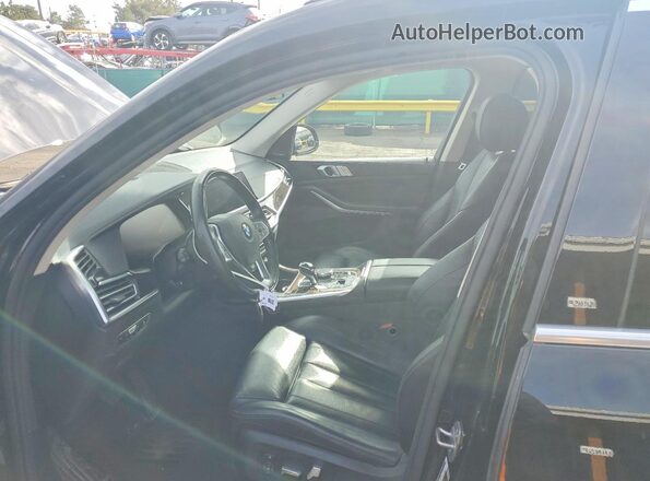 5UXCW2C5XKL083497 2019 BMW X7 Черный Вид салона спереди