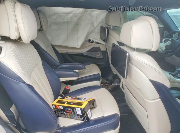 5UXCX4C53KLS36214 2019 BMW X7 Белый Вид задней части салона