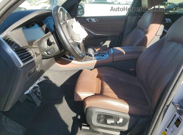 5UXJU2C51KLN67071 2019 BMW X5 Белый Вид салона спереди