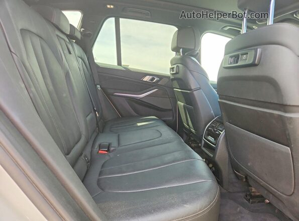 5UXTA6C01M9F74568 2021 BMW X5 Белый Вид задней части салона