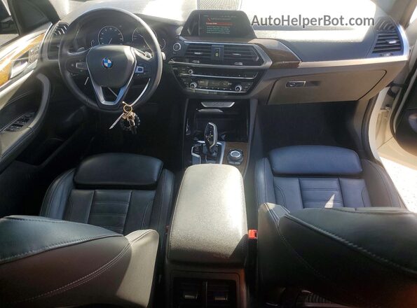 5UXTR7C59KLF36810 2019 BMW X3 Белый Вид панели приборов
