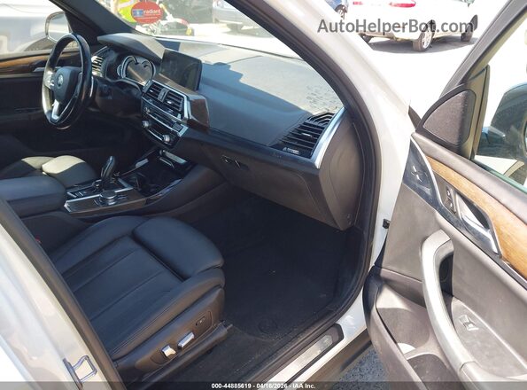 5UXTR7C5XKLE96933 2019 BMW X3 Белый Вид салона спереди