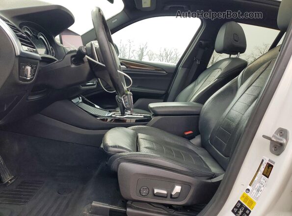 5UXTR9C50KLR05367 2019 BMW X3 White წინა სალონის ხედი