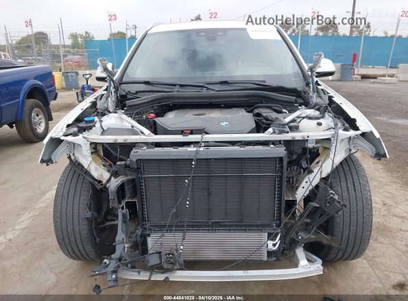 5UXTY3C02L9D67857 2020 BMW X3 White Widok wnętrza z tyłu