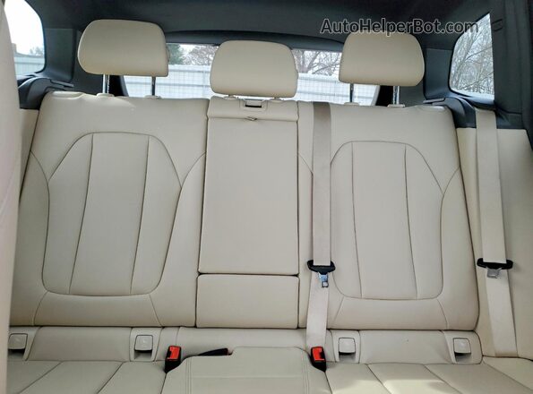 5UXTY3C05M9E84821 2021 BMW X3 White Widok tylnych siedzeń