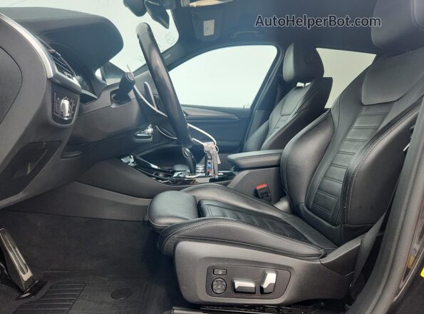 5UXTY3C07M9F84385 2021 BMW X3 Черный Вид салона спереди