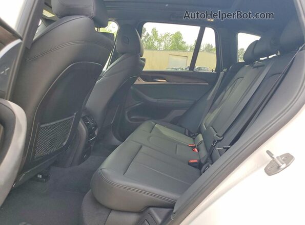 5UXTY5C01L9B75843 2020 BMW X3 White Widok wnętrza z tyłu