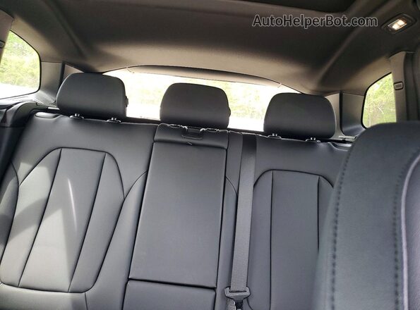 5UXTY5C01L9B75843 2020 BMW X3 White Widok tylnych siedzeń
