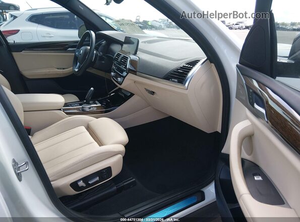 5UXTY5C03L9C41356 2020 BMW X3 White წინა სალონის ხედი