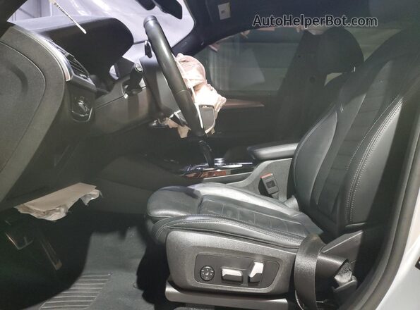 5UXTY9C09L9B48896 2020 BMW X3 Серебряный Вид салона спереди
