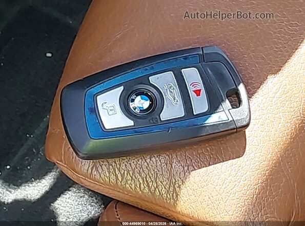 5UXWX7C34H0U44366 2017 BMW X3 Белый Вид панели приборов