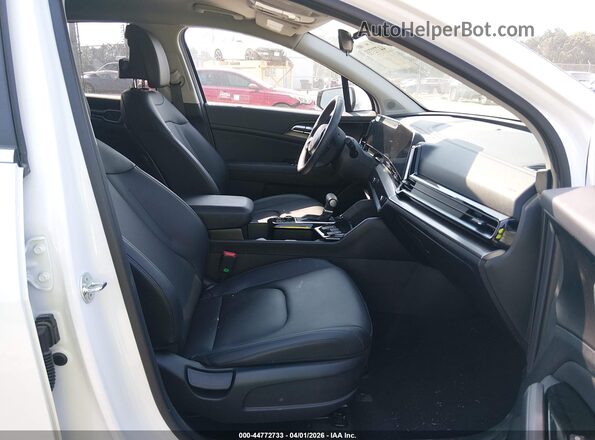 5XYK33DFXSG259933 2025 KIA SPORTAGE Белый Вид салона спереди