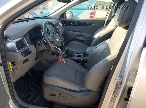 5XYPHDA11GG030800 2016 KIA SORENTO Серебряный Вид салона спереди