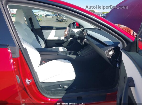 5YJ3E1EB4SF904386 2025 TESLA MODEL 3 Красный Вид салона спереди