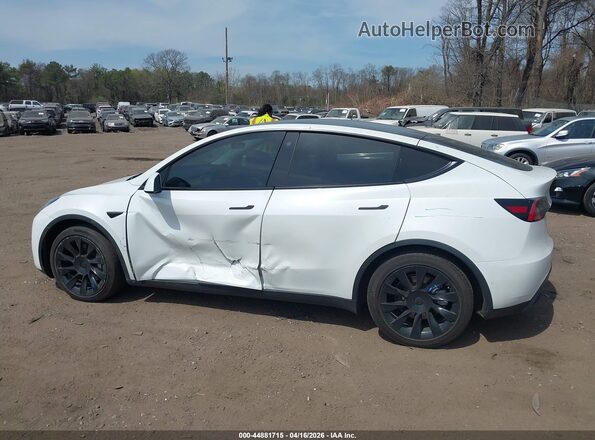 5YJYGDEE4MF123897 2021 TESLA MODEL Y White Widok wnętrza z tyłu