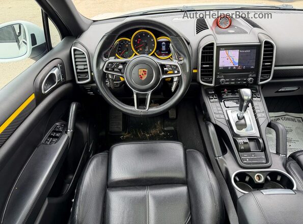 WP1AA2A21JKA02261 2018 PORSCHE CAYENNE Белый Вид задних сидений