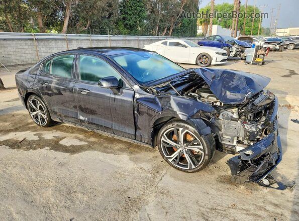 7JRL12FC1SG368867 2025 VOLVO S60 Черный Передняя правая четверть