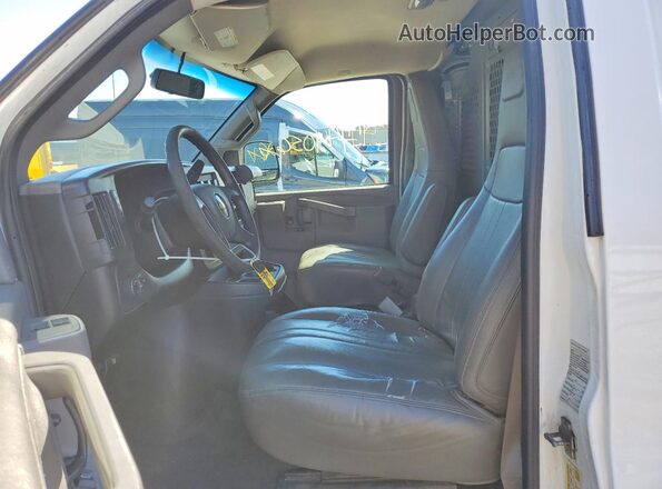 1GCWGAFF9H1162061 2017 CHEVROLET EXPRESS White Widok deski rozdzielczej