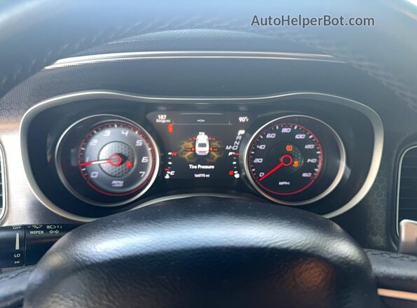 2C3CDXCT8JH133669 2018 DODGE CHARGER Красный Вид щитка приборов