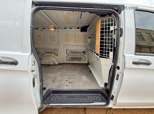 WD3PG2EA5H3338702 2017 MERCEDES-BENZ METRIS White Vista interior delantera