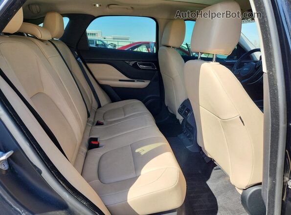 SADCJ2BV0HA047229 2017 JAGUAR F-PACE Black Widok komory silnika