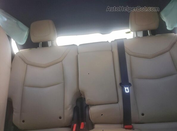 1GYKNARS6HZ138356 2017 CADILLAC XT5 Red Widok wnętrza z tyłu
