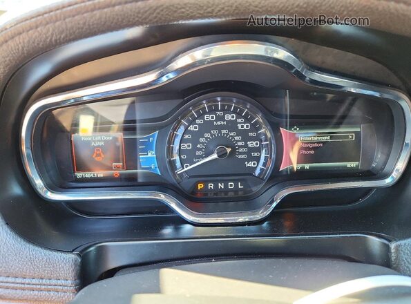 2LMHJ5NK5JBL02598 2018 LINCOLN MKT Black Widok tylnych siedzeń