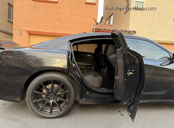 2C3CDXCT2KH578605 2019 DODGE CHARGER Черный Вид салона спереди