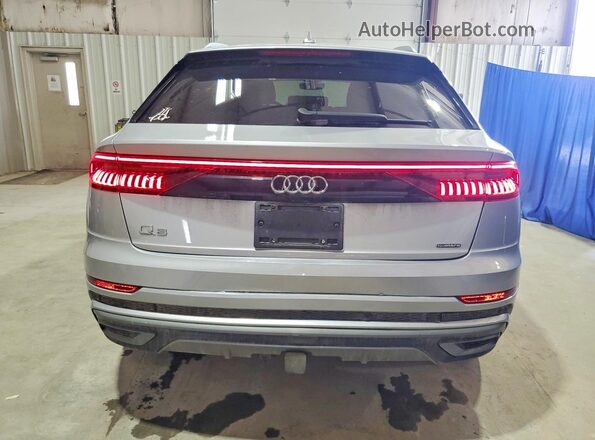 WA1EVAF10MD021050 2021 AUDI Q8 Silver Widok wnętrza z przodu