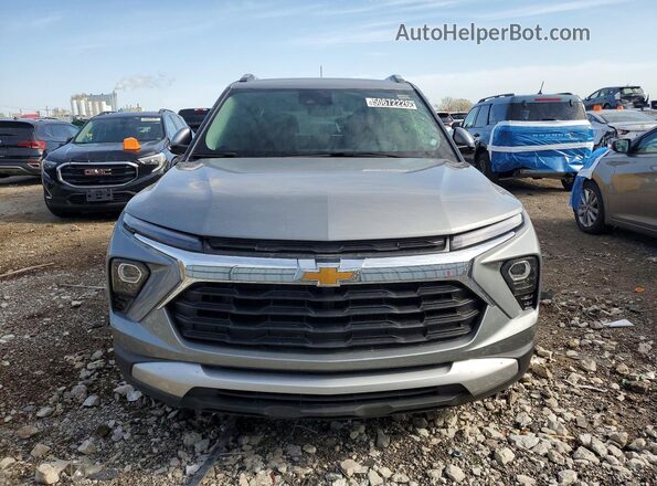 KL79MRSL1TB067848 2026 CHEVROLET TRAILBLAZER Серый Вид спереди
