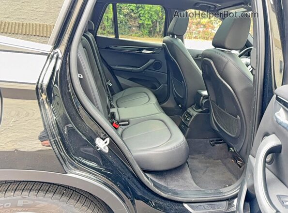 WBXJG9C08L5R31713 2020 BMW X1 Черный Вид салона спереди