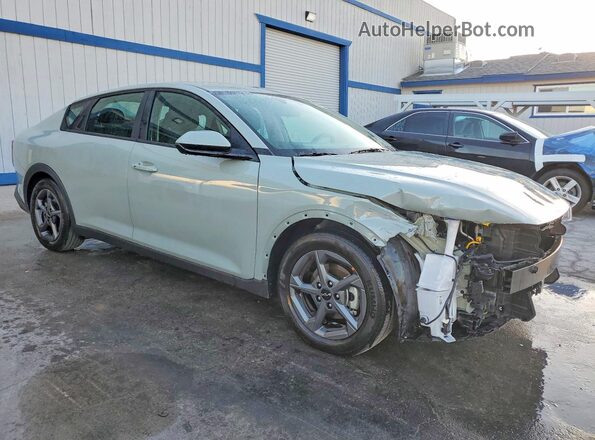 3KPFT4DE0SE195039 2025 KIA K4 Зеленый Вид спереди