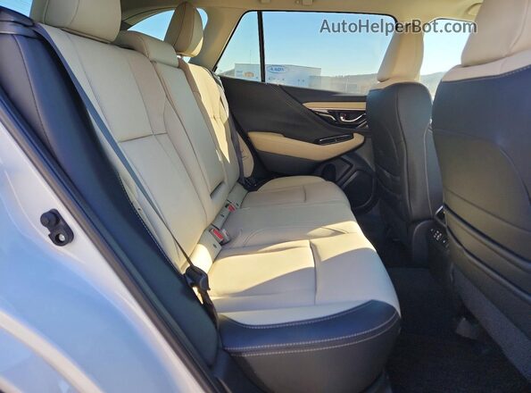 4S4BTANC6S3307551 2025 SUBARU OUTBACK White Vista de los asientos traseros