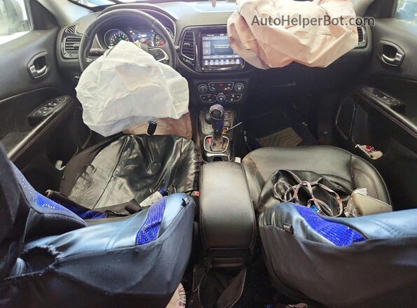 3C4NJDCB3MT520127 2021 JEEP COMPASS Silver Vista del cuadro de instrumentos