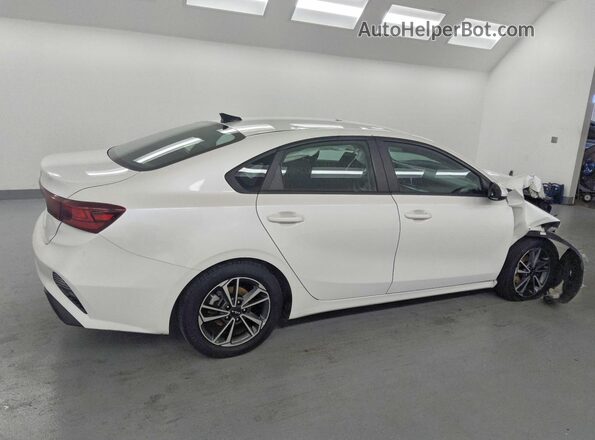 3KPF24ADXPE682691 2023 KIA FORTE Белый Передняя правая четверть