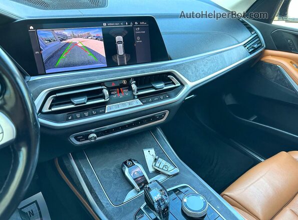 5UXCW2C59KL080798 2019 BMW X7 White Widok naklejki z numerem VIN