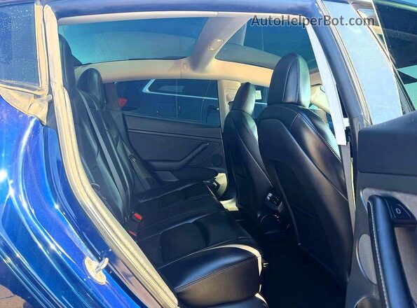 5YJ3E1EB0NF242147 2022 TESLA MODEL Blue Front interior view