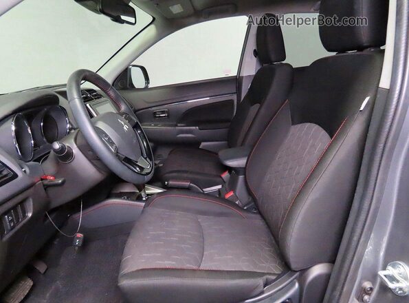 JA4ARUAU5SU003081 2025 MITSUBISHI OUTLANDER Серебряный Вид задних сидений