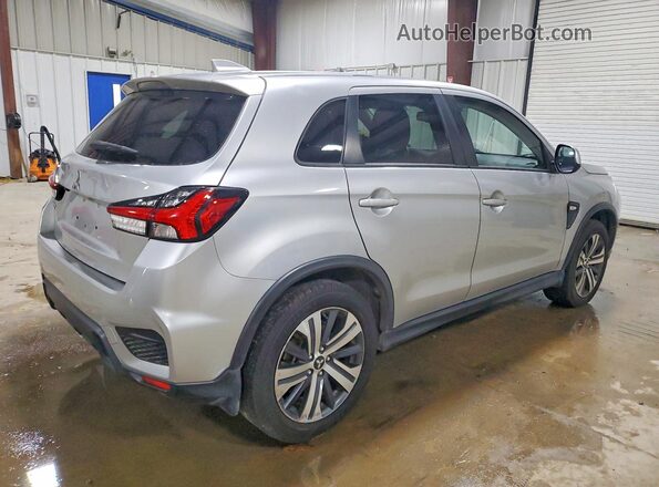 JA4APUAU3NU003137 2022 MITSUBISHI OUTLANDER Серебряный Передняя правая четверть