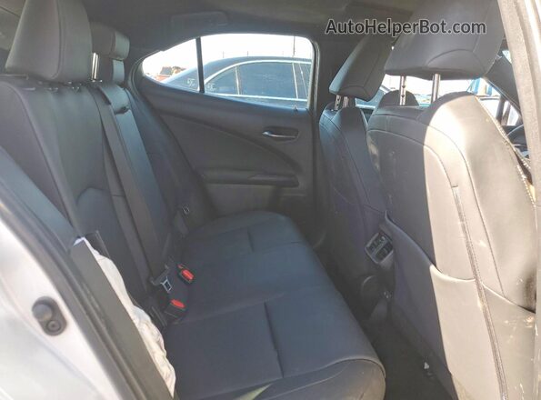 JTHYBJAH4S2017915 2025 LEXUS UX Белый Вид задней части салона