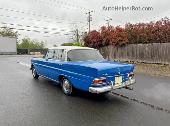 11011010270464 1966 MERCEDES-BENZ 230 Двухцветный Передняя правая четверть