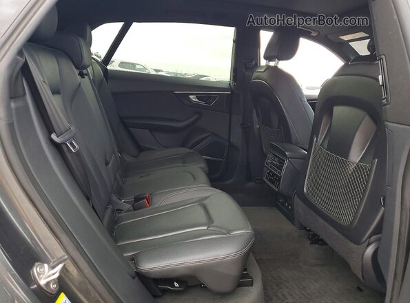 WA1EVAF16KD030798 2019 AUDI Q8 Gray Widok wnętrza z tyłu