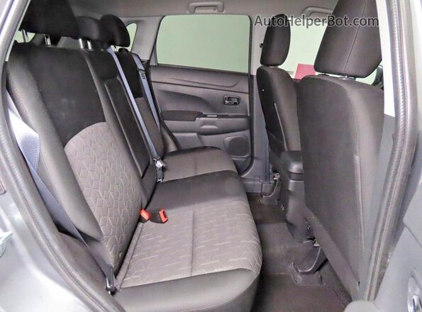 JA4ARUAU5SU003081 2025 MITSUBISHI OUTLANDER Серебряный Вид салона спереди