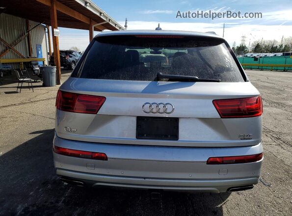 WA1LAAF75JD052555 2018 AUDI Q7 Silver Front interior view