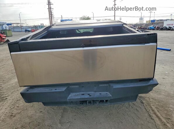 7G2CEHEE4SA062128 2025 TESLA CYBERTRUCK Gold წინა სალონის ხედი